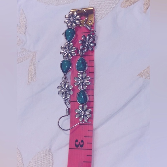 NWT Silver Flowers w/Turquoise Dangling Earrings- About 2.5” Long- Cute w/Jeans - Picture 14 of 16